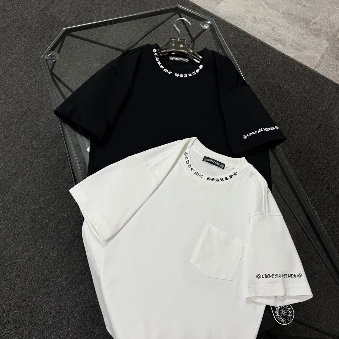 P170 Chrome Hearts Chrome Hearts 25 high-end versions. The fabric is made of 300 grams of high-density pure cotton. It does not deform or shrink. It has three labels. It is the same style for men and women. Technology: Digital printing. Color: White. Black. SIZE: S-XL.